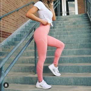 ‼️ ISO SMALL CORAL REVIVAL LEGGINGS ‼️